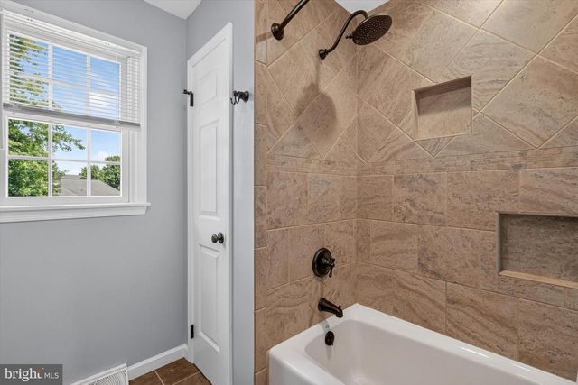 1022 CHELMSFORD DR, Mechanicsburg, PA 17050