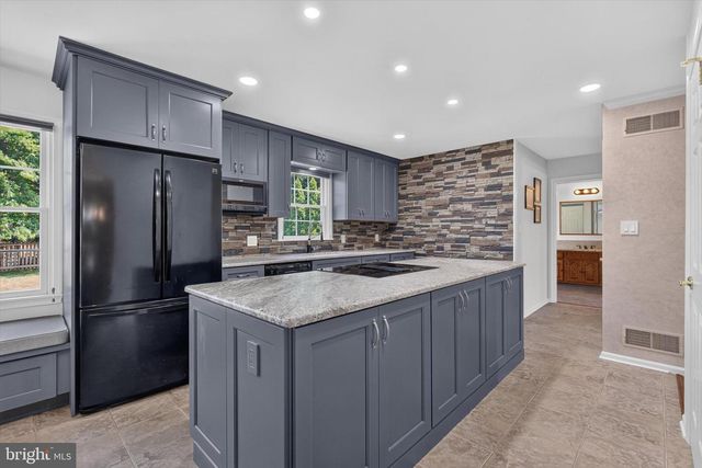 1022 CHELMSFORD DR, Mechanicsburg, PA 17050