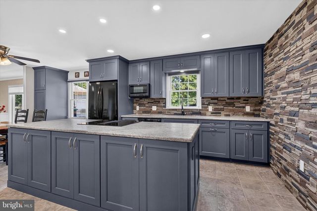 1022 CHELMSFORD DR, Mechanicsburg, PA 17050