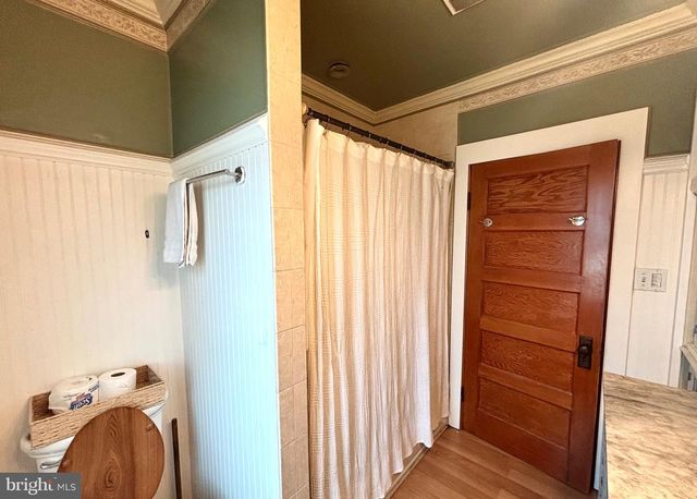 81 N RAILROAD AVE, Pedricktown, NJ 08067