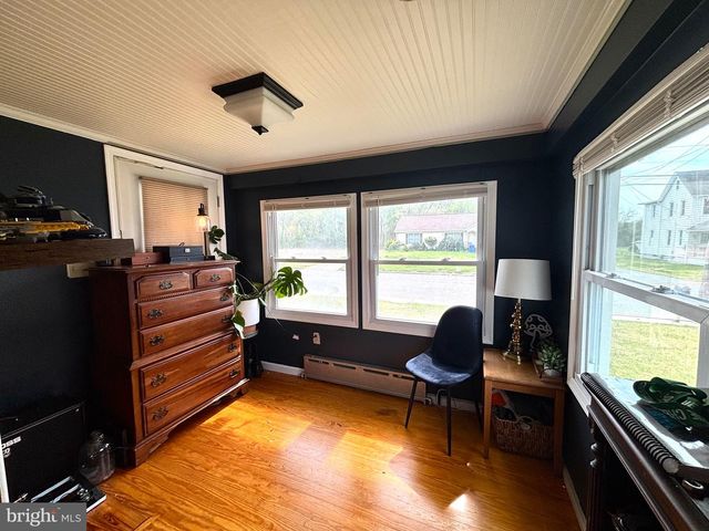 81 N RAILROAD AVE, Pedricktown, NJ 08067