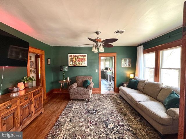 81 N RAILROAD AVE, Pedricktown, NJ 08067