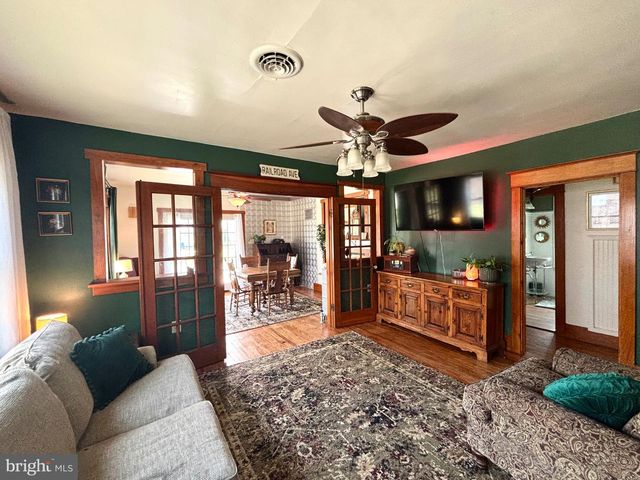 81 N RAILROAD AVE, Pedricktown, NJ 08067