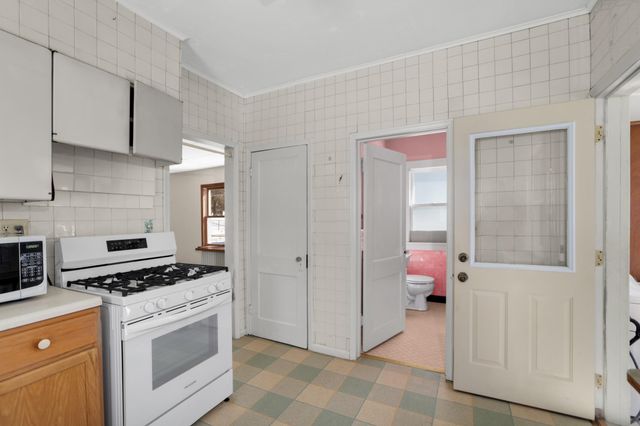 16 Sycamore Street E, Saint Paul, MN 55117