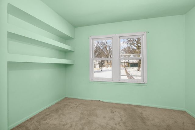 16 Sycamore Street E, Saint Paul, MN 55117