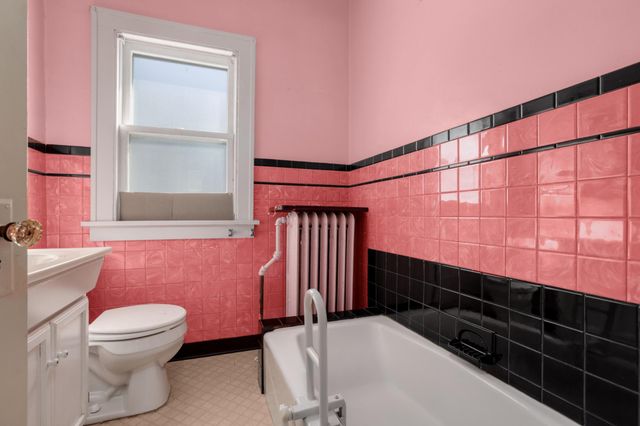 16 Sycamore Street E, Saint Paul, MN 55117