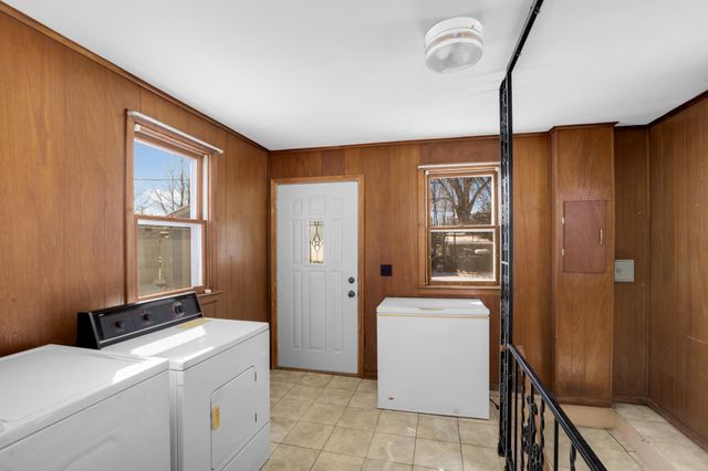 16 Sycamore Street E, Saint Paul, MN 55117