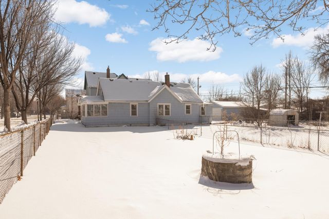 16 Sycamore Street E, Saint Paul, MN 55117