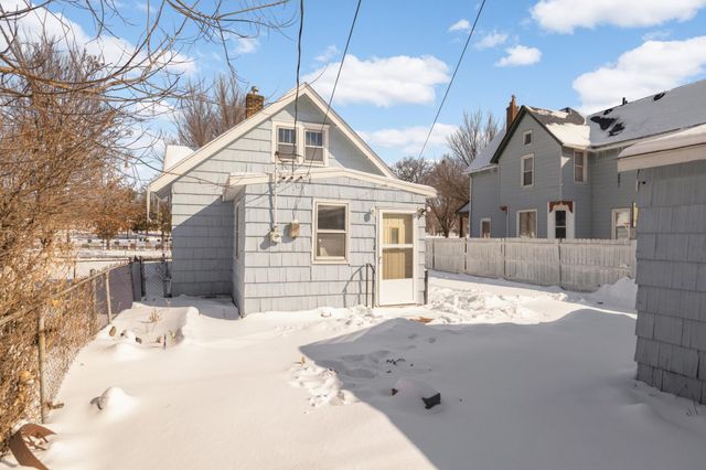 16 Sycamore Street E, Saint Paul, MN 55117