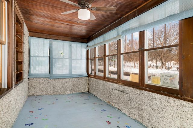 16 Sycamore Street E, Saint Paul, MN 55117