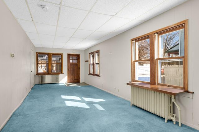 16 Sycamore Street E, Saint Paul, MN 55117