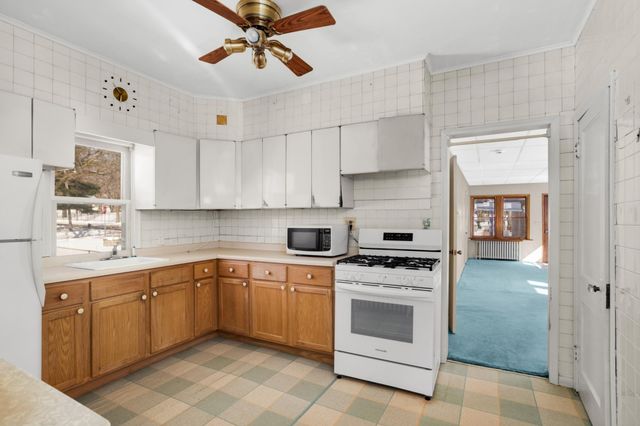 16 Sycamore Street E, Saint Paul, MN 55117