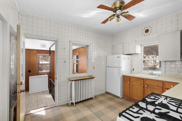 16 Sycamore Street E, Saint Paul, MN 55117