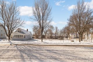 16 Sycamore Street E, Saint Paul, MN 55117