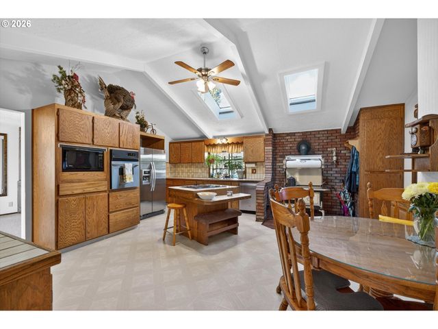 10685 OAK Dr Se, Salem, OR 97306