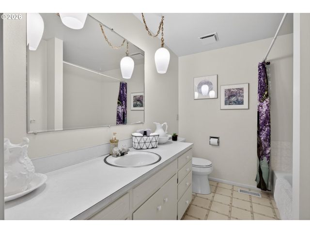 10685 OAK Dr Se, Salem, OR 97306