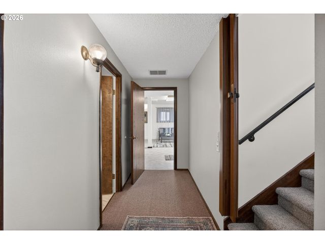 10685 OAK Dr Se, Salem, OR 97306