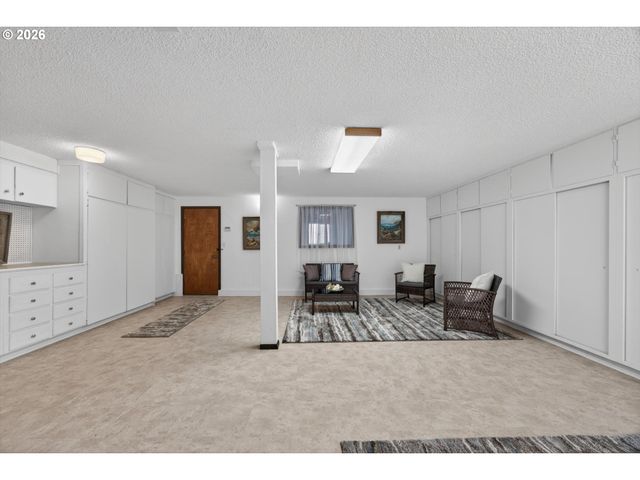 10685 OAK Dr Se, Salem, OR 97306