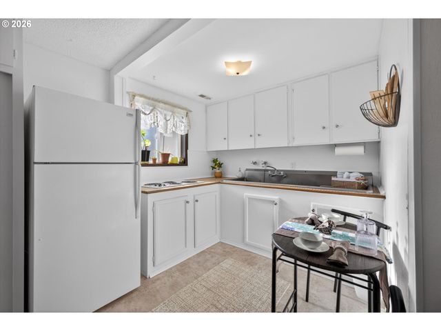 10685 OAK Dr Se, Salem, OR 97306