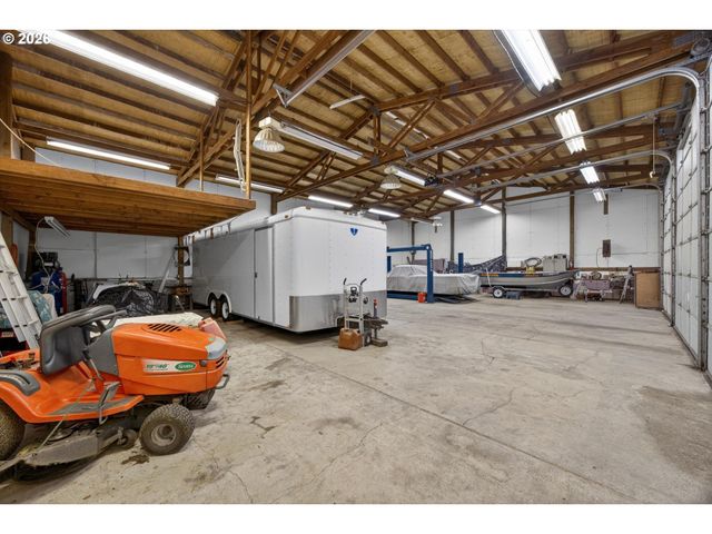 10685 OAK Dr Se, Salem, OR 97306