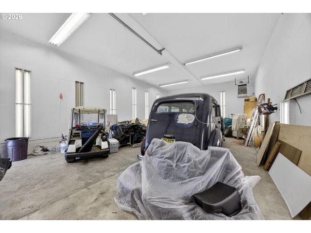 10685 OAK Dr Se, Salem, OR 97306