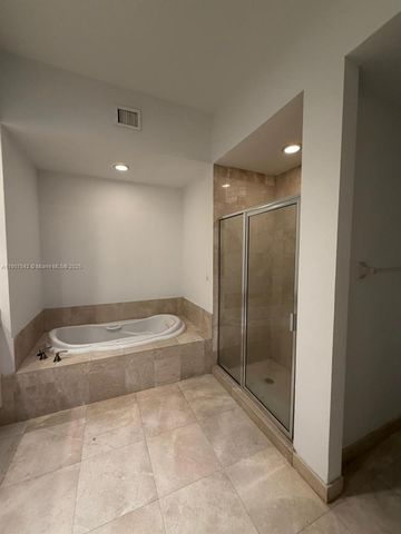 14951 Royal Oaks Ln 106, North Miami, FL 33181