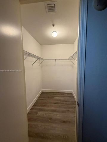 14951 Royal Oaks Ln 106, North Miami, FL 33181