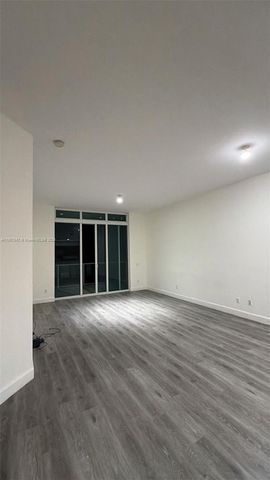 14951 Royal Oaks Ln 106, North Miami, FL 33181