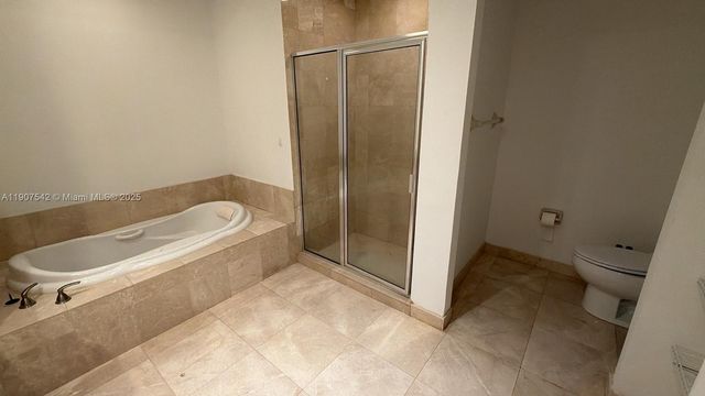 14951 Royal Oaks Ln 106, North Miami, FL 33181