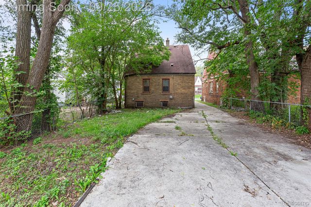 15766 Cruse Street E, Detroit, MI 48227