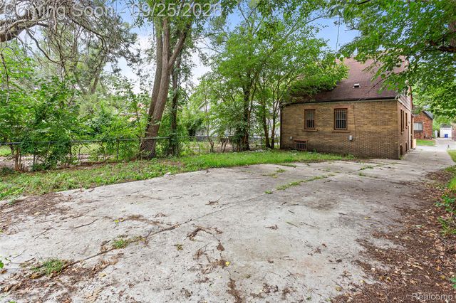 15766 Cruse Street E, Detroit, MI 48227