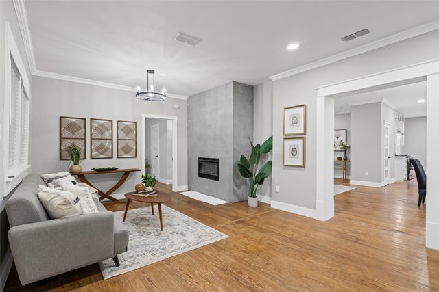 813 Elsbeth Street, Dallas, TX 75208