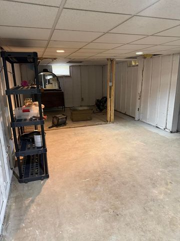 305 W 35th Avenue, Griffith, IN 46319