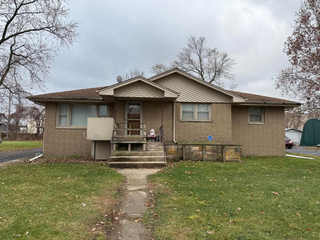 305 W 35th Avenue, Griffith, IN 46319