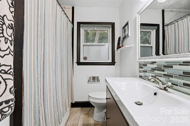 3900 Tipperary Place, Charlotte, NC 28215