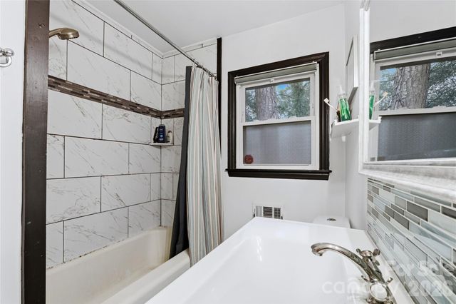 3900 Tipperary Place, Charlotte, NC 28215