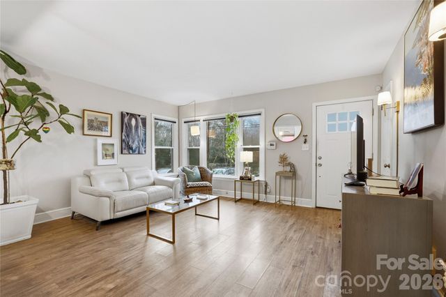 3900 Tipperary Place, Charlotte, NC 28215