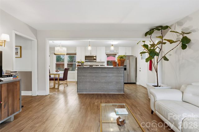 3900 Tipperary Place, Charlotte, NC 28215