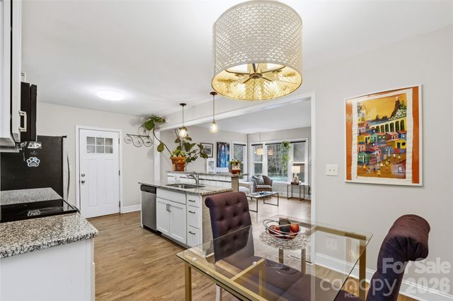 3900 Tipperary Place, Charlotte, NC 28215