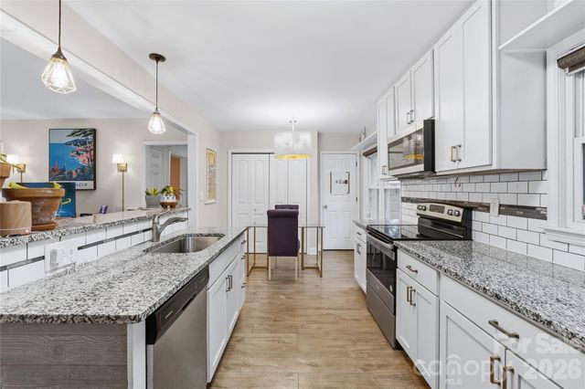 3900 Tipperary Place, Charlotte, NC 28215