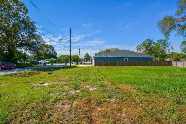 4607 Larkspur Street, Houston, TX 77051