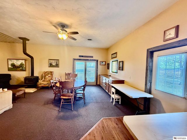 691 N 12th Road, Palmyra, NE 68110