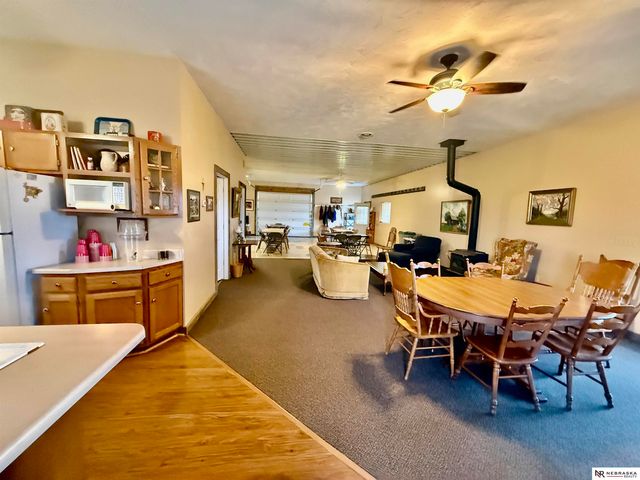 691 N 12th Road, Palmyra, NE 68110