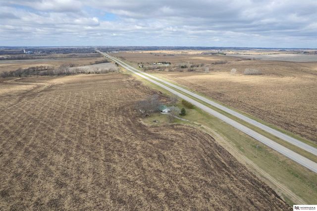 691 N 12th Road, Palmyra, NE 68110