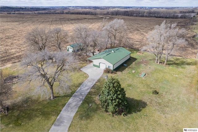691 N 12th Road, Palmyra, NE 68110