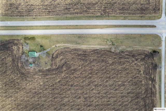 691 N 12th Road, Palmyra, NE 68110