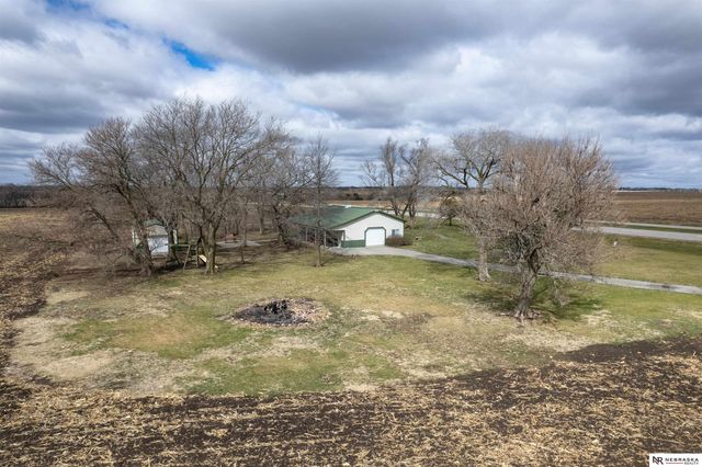 691 N 12th Road, Palmyra, NE 68110