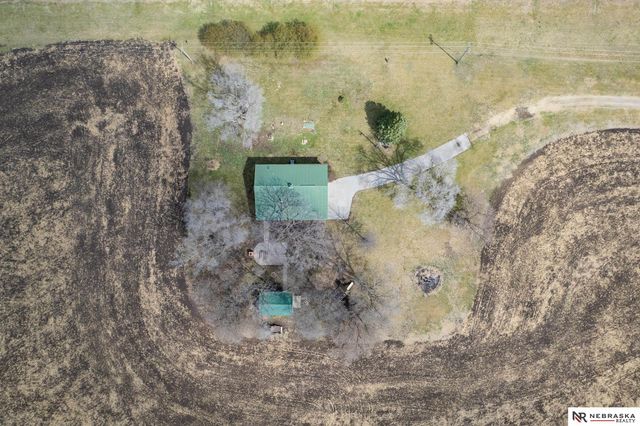 691 N 12th Road, Palmyra, NE 68110