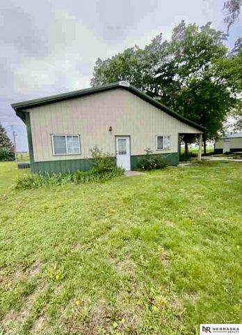 691 N 12th Road, Palmyra, NE 68110