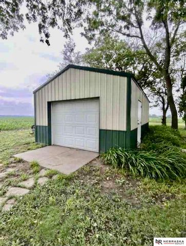691 N 12th Road, Palmyra, NE 68110
